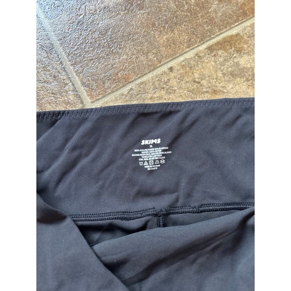 Skims Fits Everybody High Waisted Short Onyx Size XL - Picture 9 of 10
